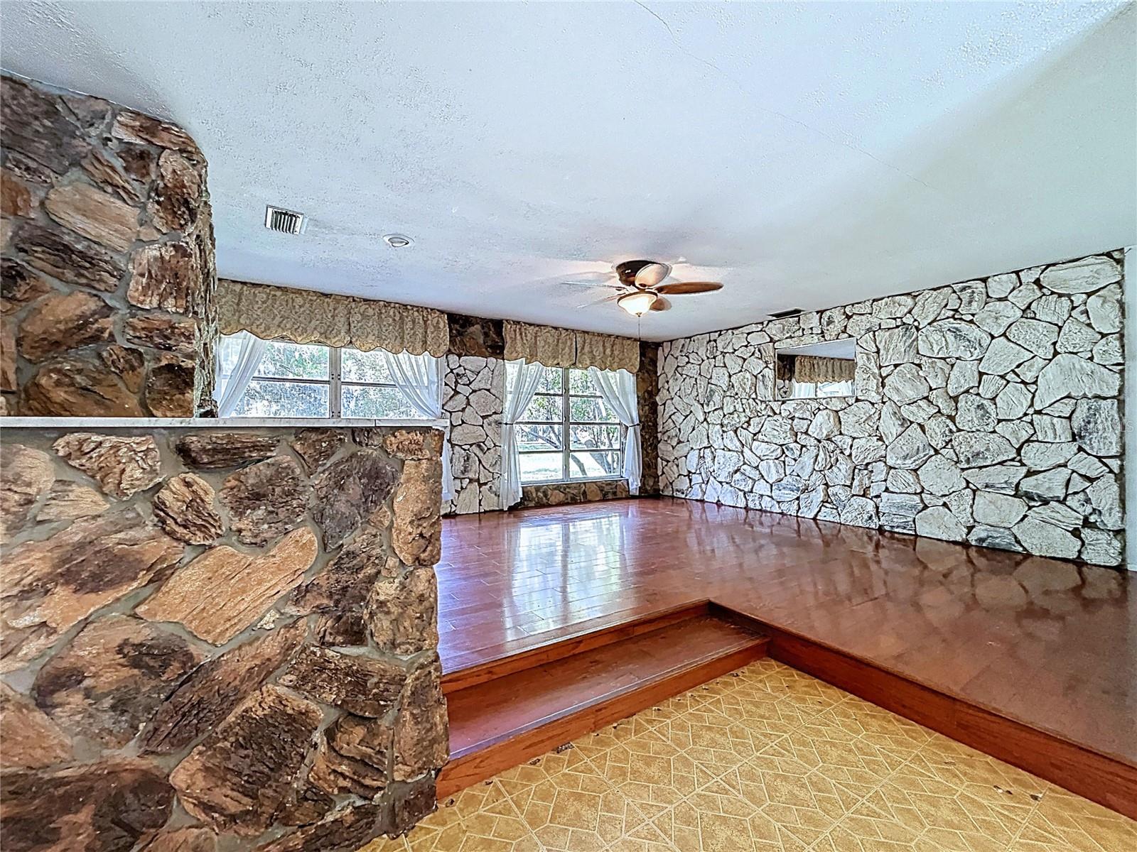 Image 17 of 60 For 17902 Burnside Road