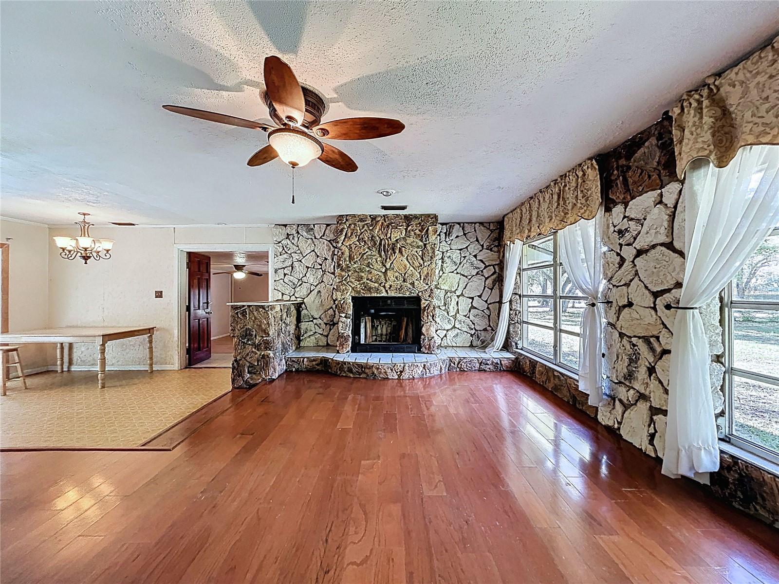 Image 19 of 60 For 17902 Burnside Road