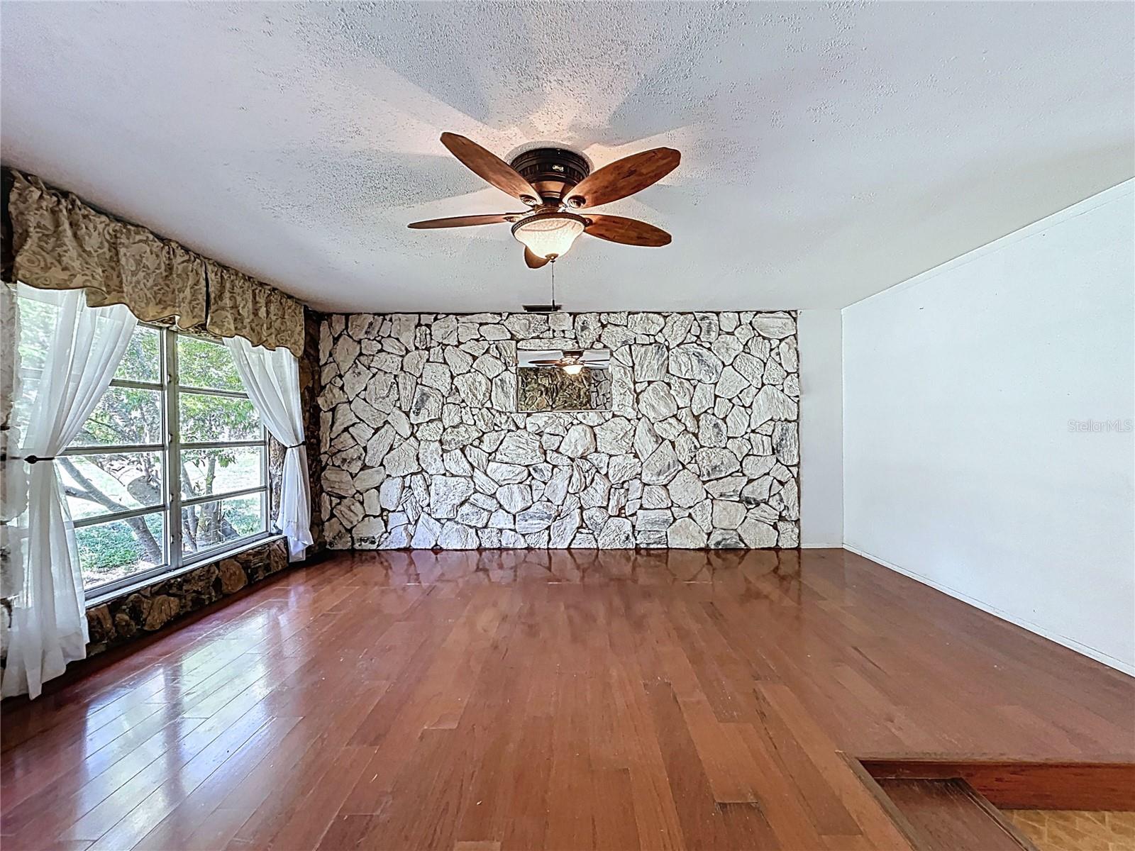 Image 21 of 60 For 17902 Burnside Road