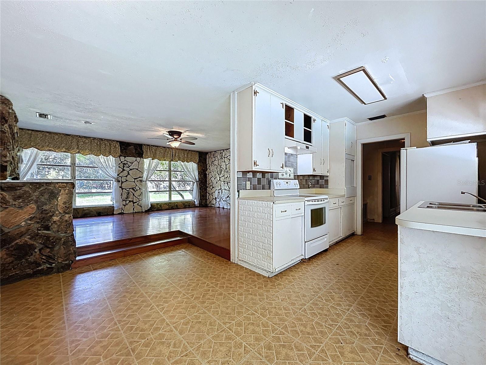 Image 24 of 60 For 17902 Burnside Road