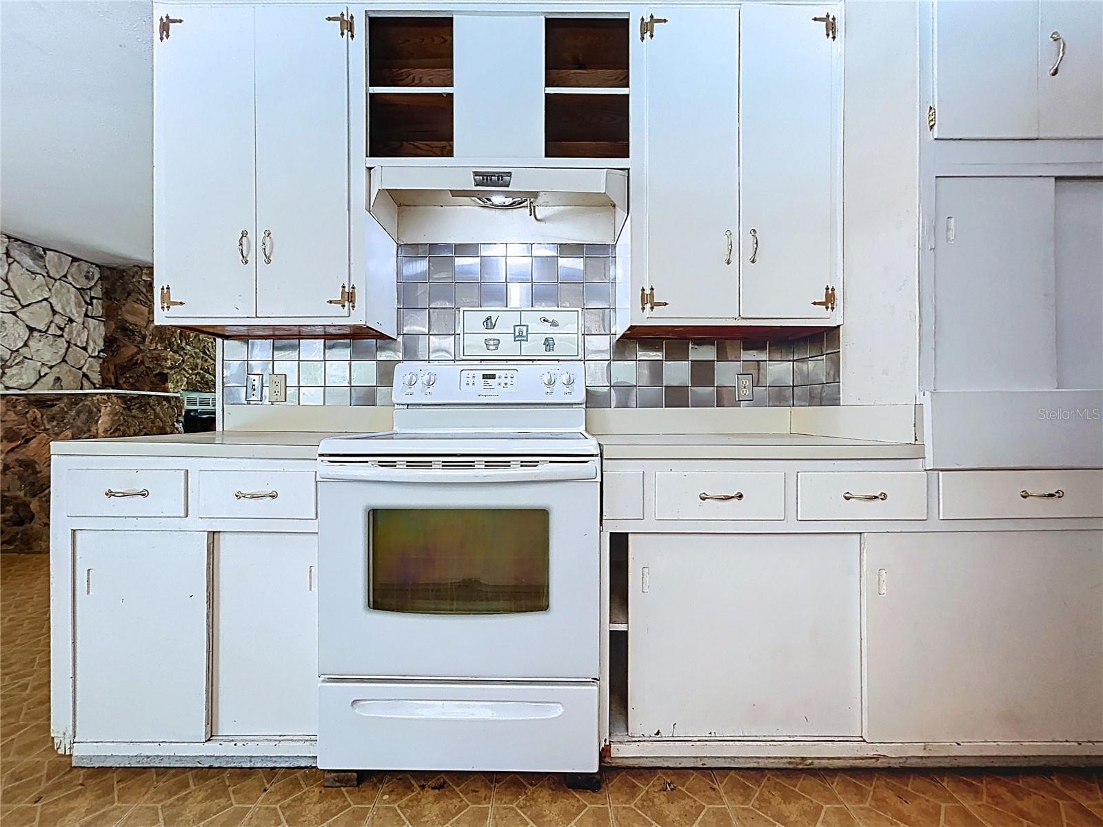 Image 27 of 60 For 17902 Burnside Road