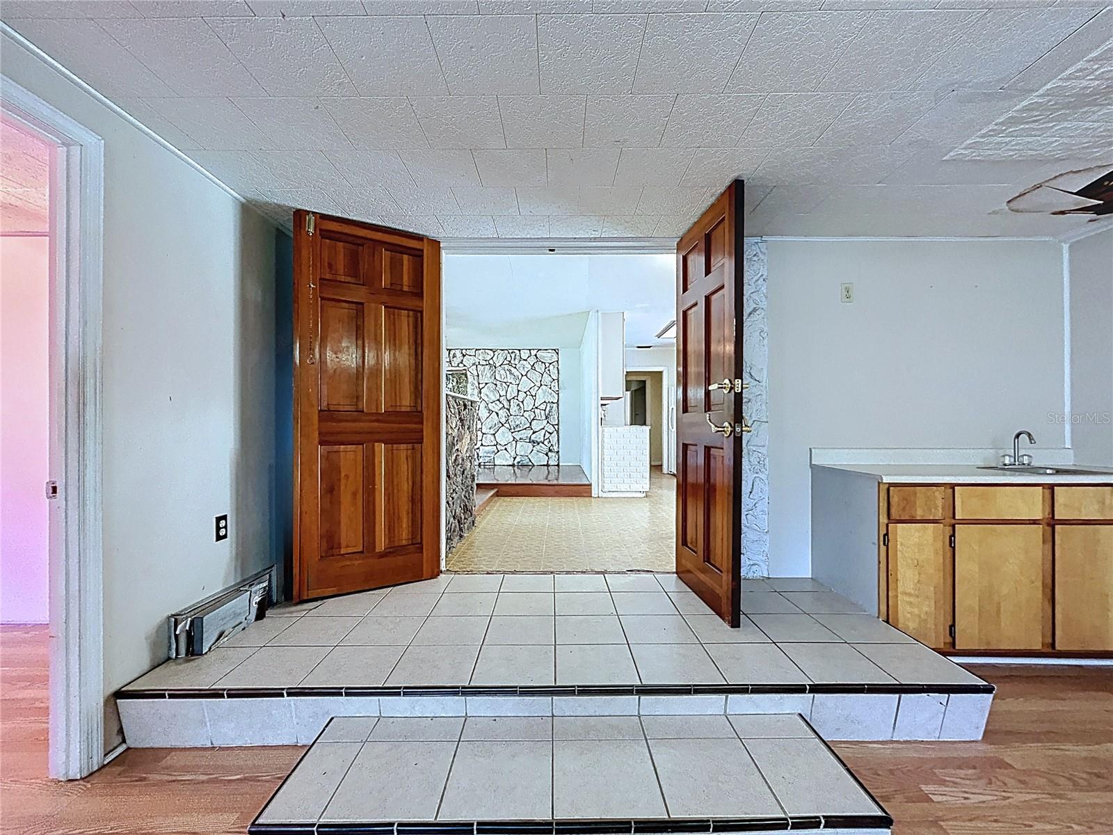 Image 29 of 60 For 17902 Burnside Road