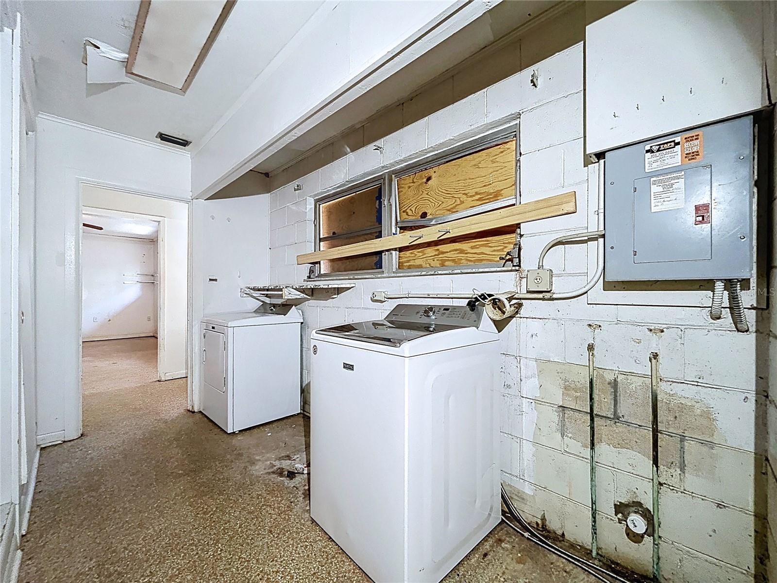 Image 40 of 60 For 17902 Burnside Road