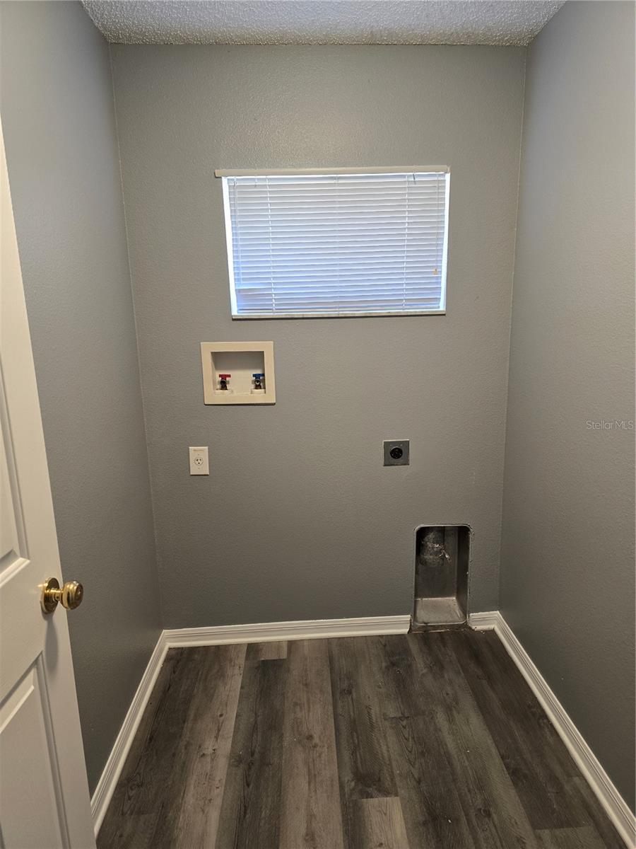 Image 4 of 12 For 11752 Lynmoor Drive