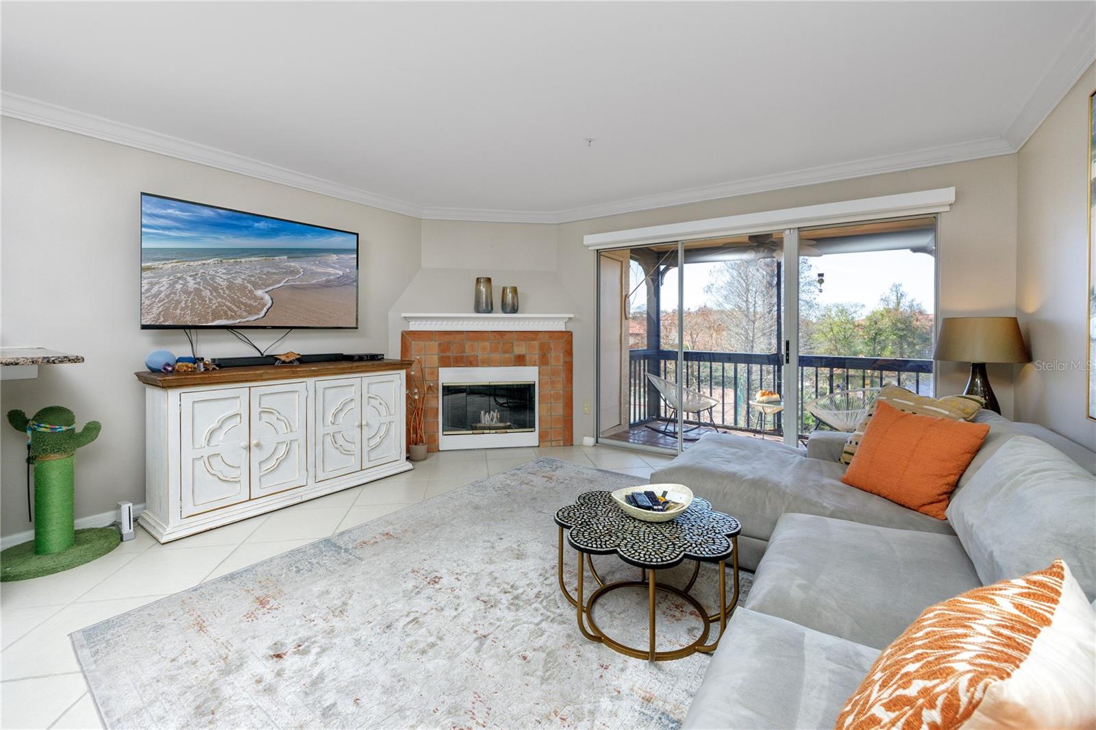 Image 13 of 51 For 2400 Feather Sound Drive 1236