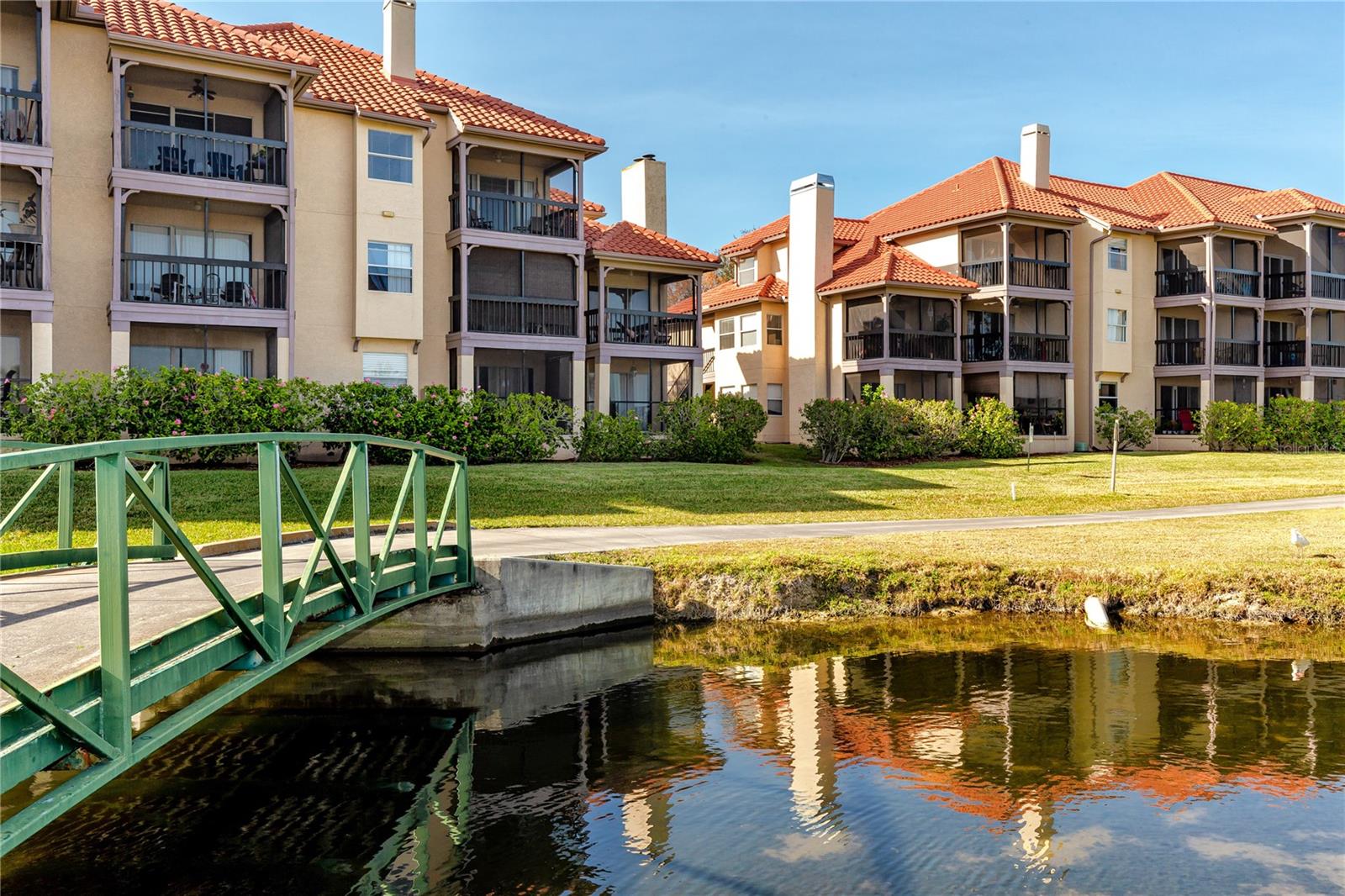 Image 34 of 51 For 2400 Feather Sound Drive 1236