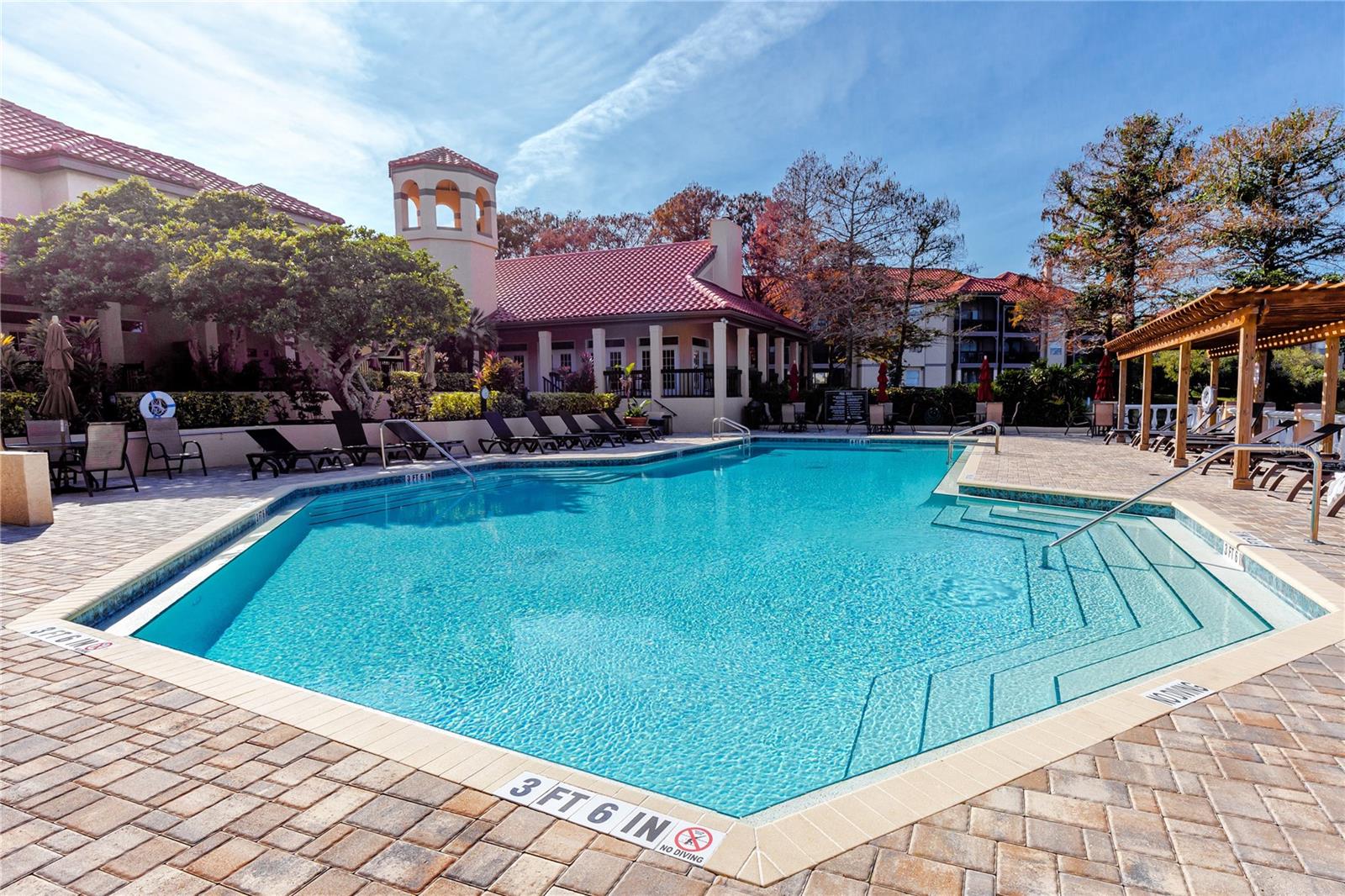 Image 36 of 51 For 2400 Feather Sound Drive 1236