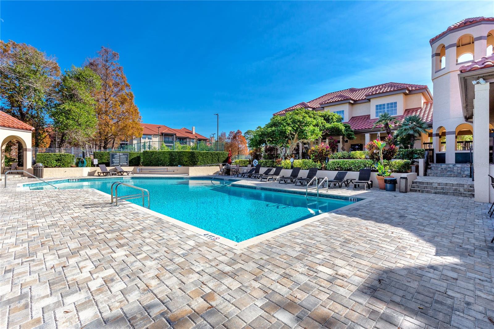 Image 37 of 51 For 2400 Feather Sound Drive 1236