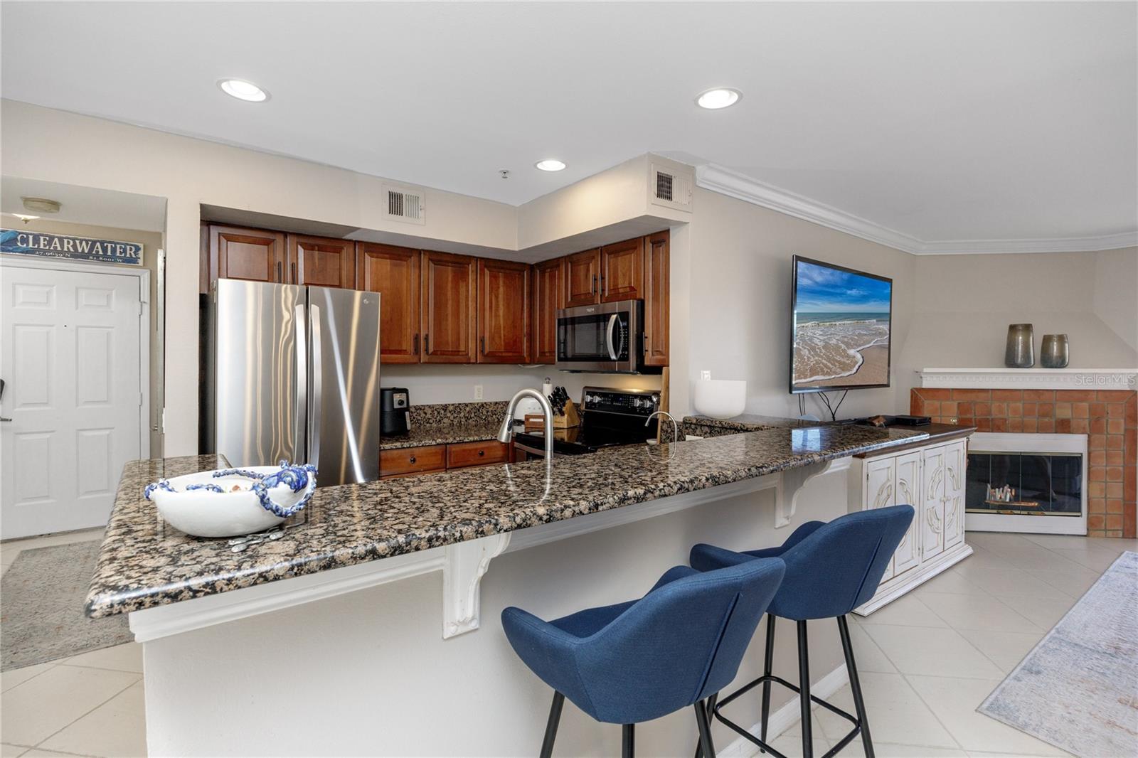 Image 8 of 51 For 2400 Feather Sound Drive 1236