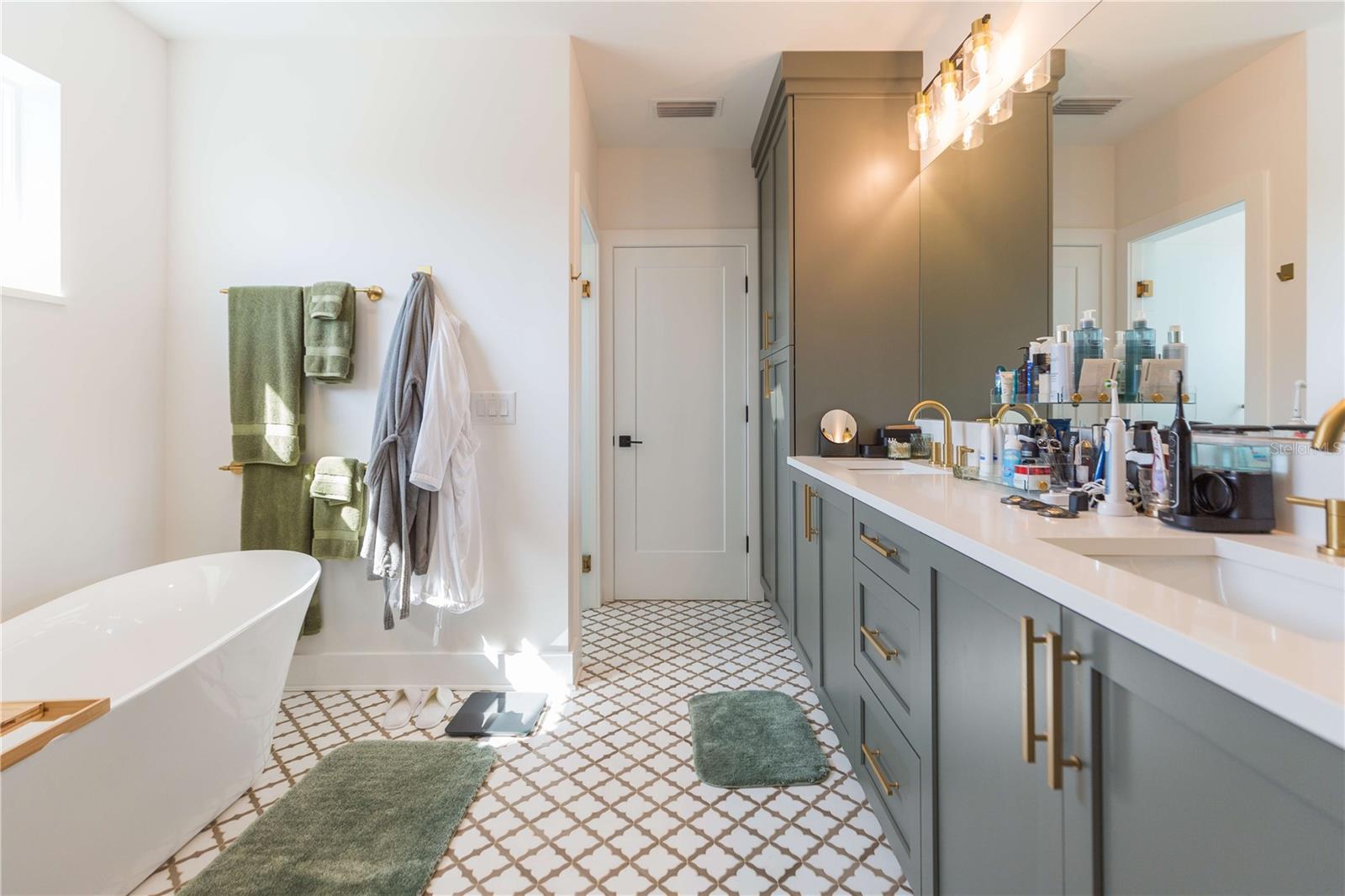 Image 65 of 75 For 1304 Arch Street