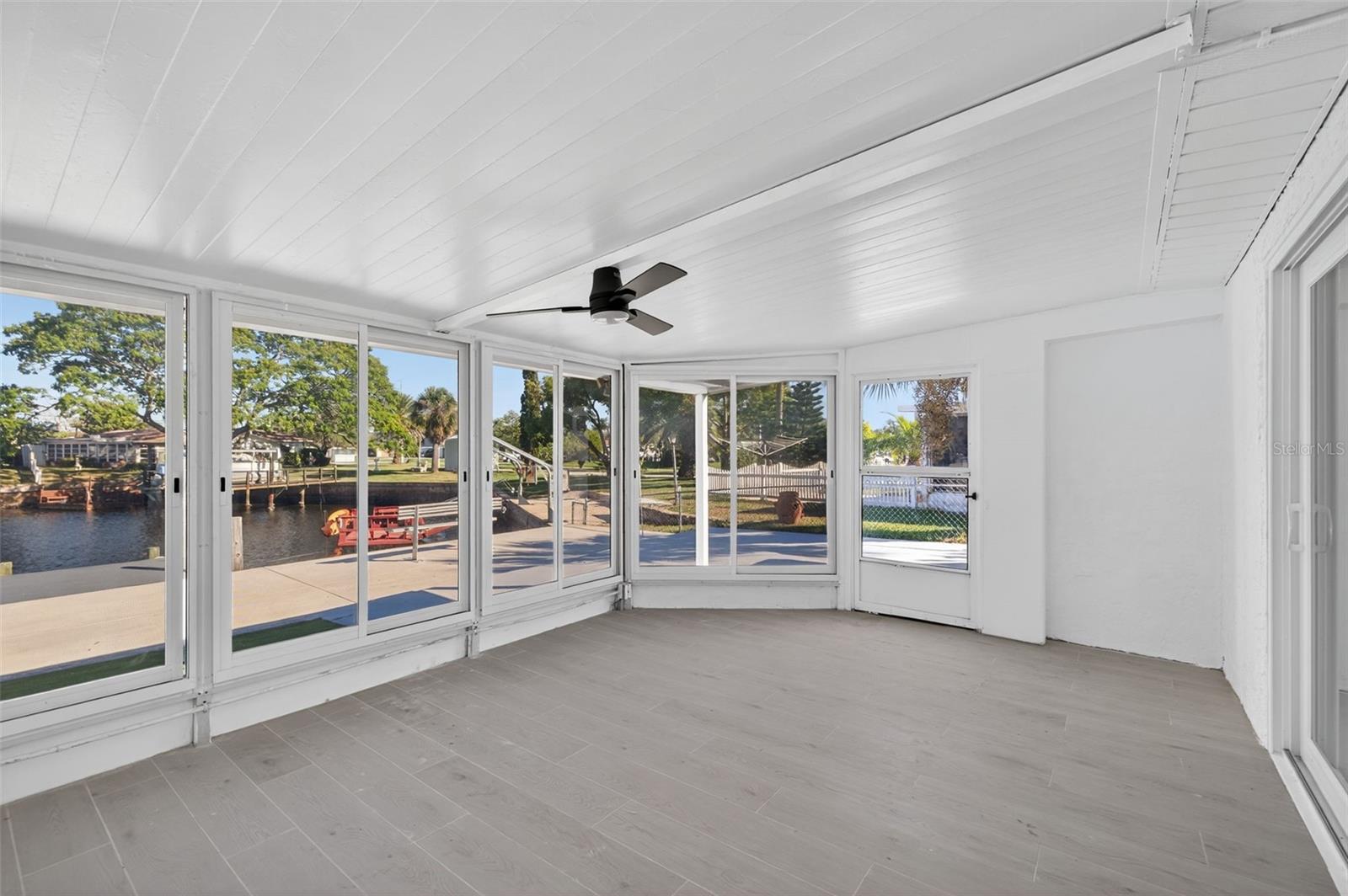 Listing photo id 10 for 12734 2nd Isle