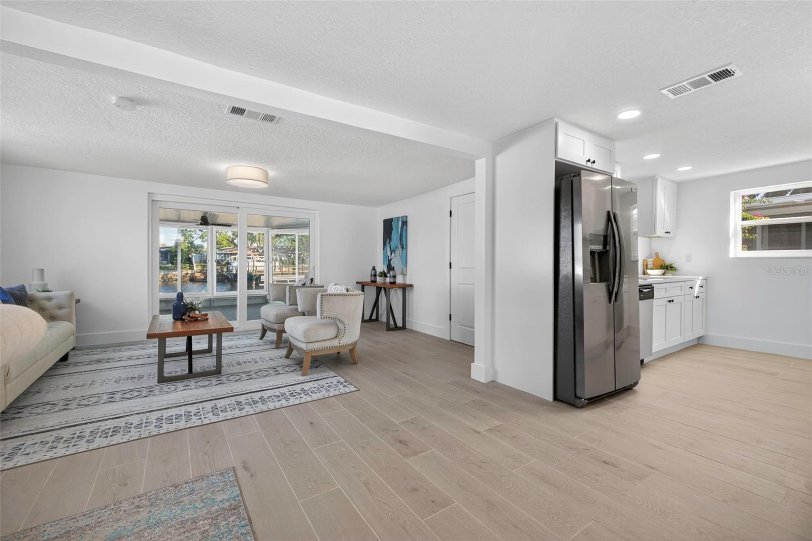 Listing photo id 12 for 12734 2nd Isle