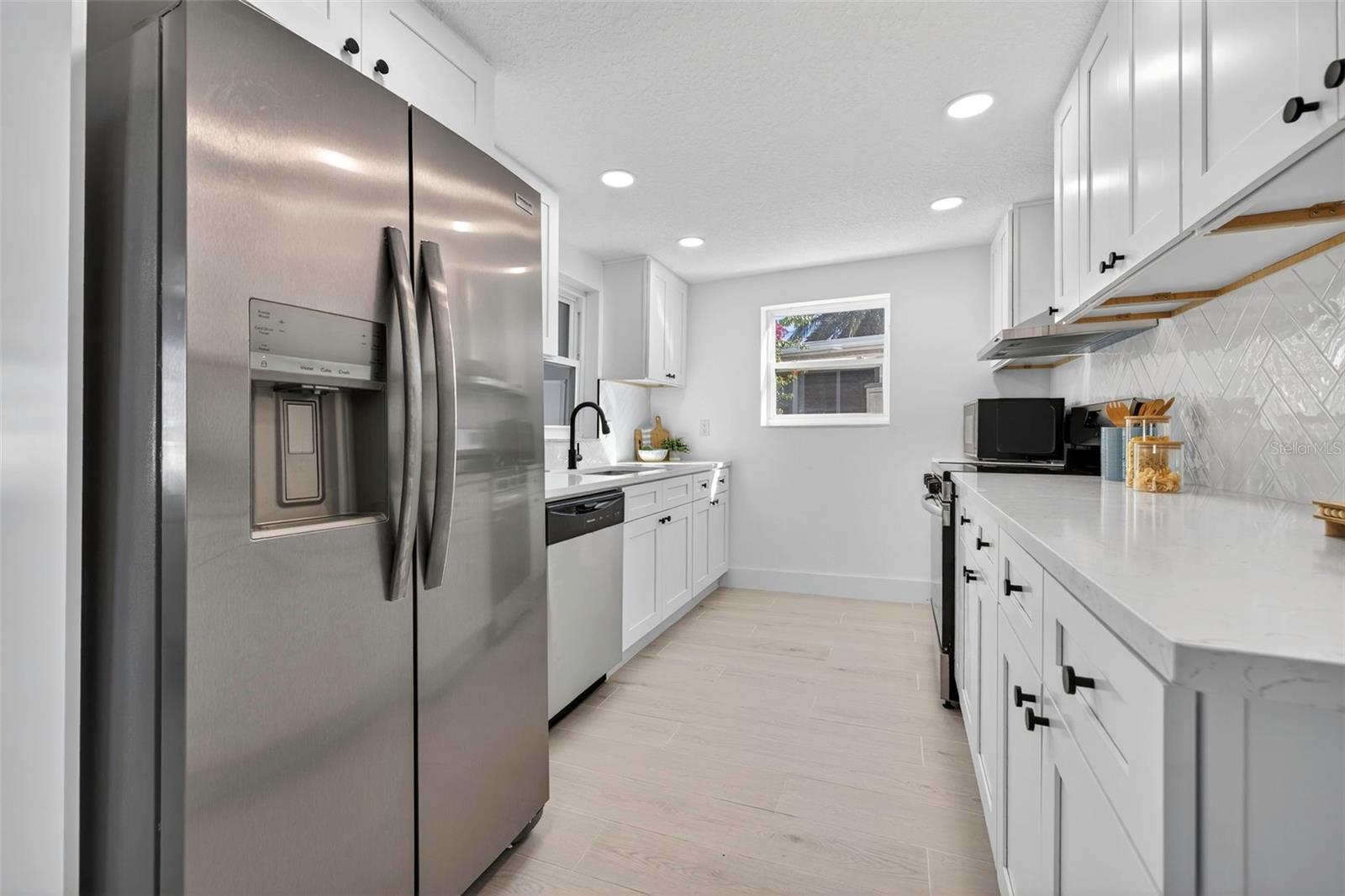 Listing photo id 13 for 12734 2nd Isle