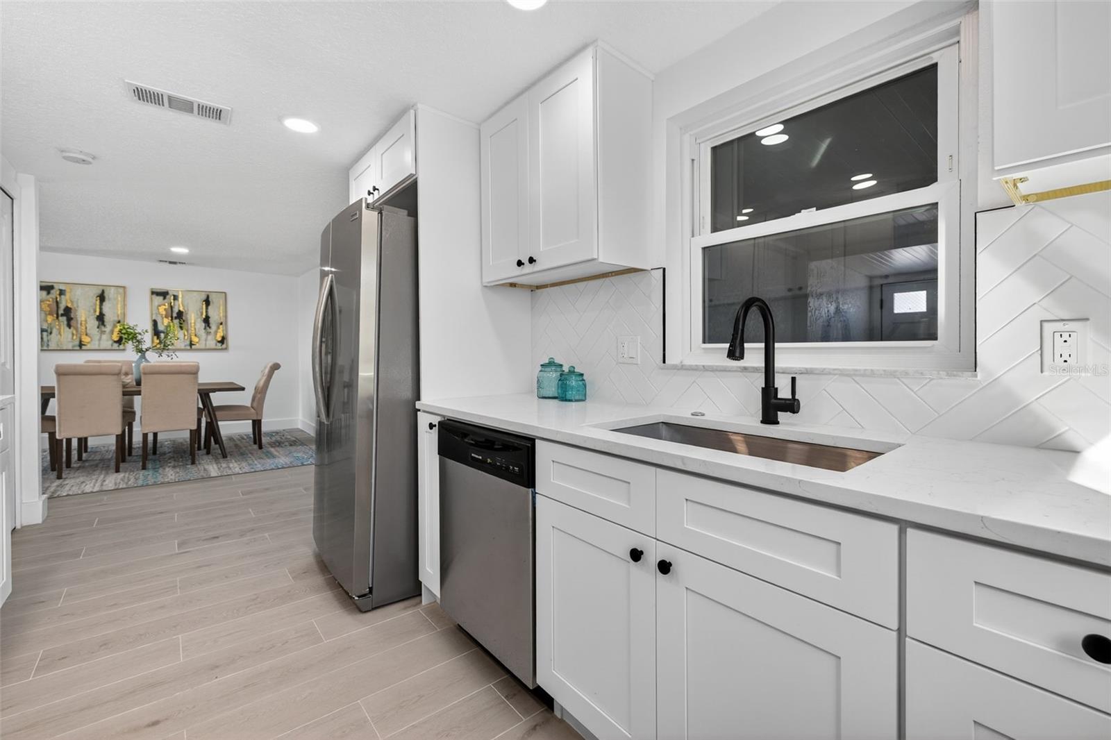 Listing photo id 16 for 12734 2nd Isle