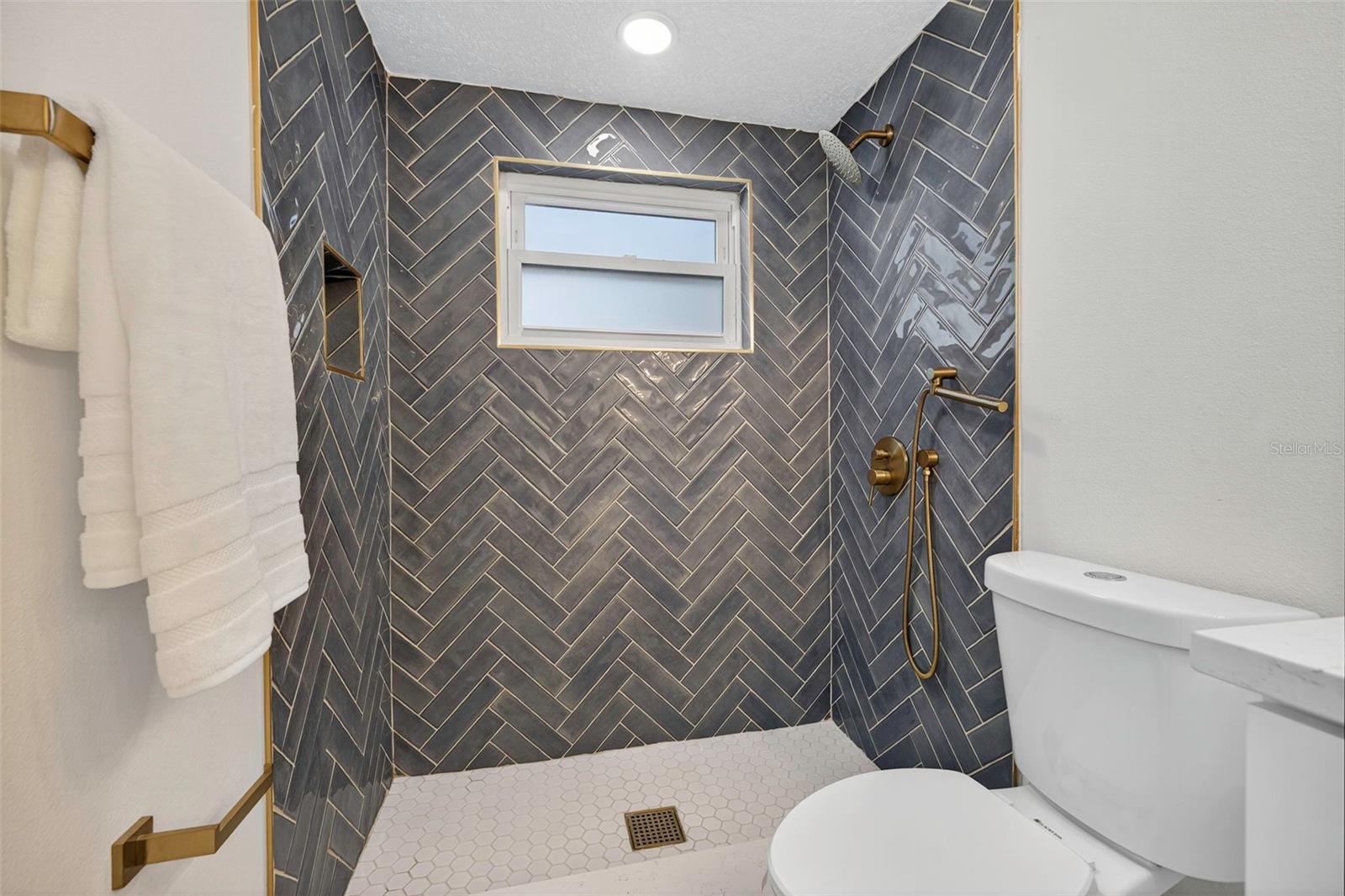 Listing photo id 20 for 12734 2nd Isle