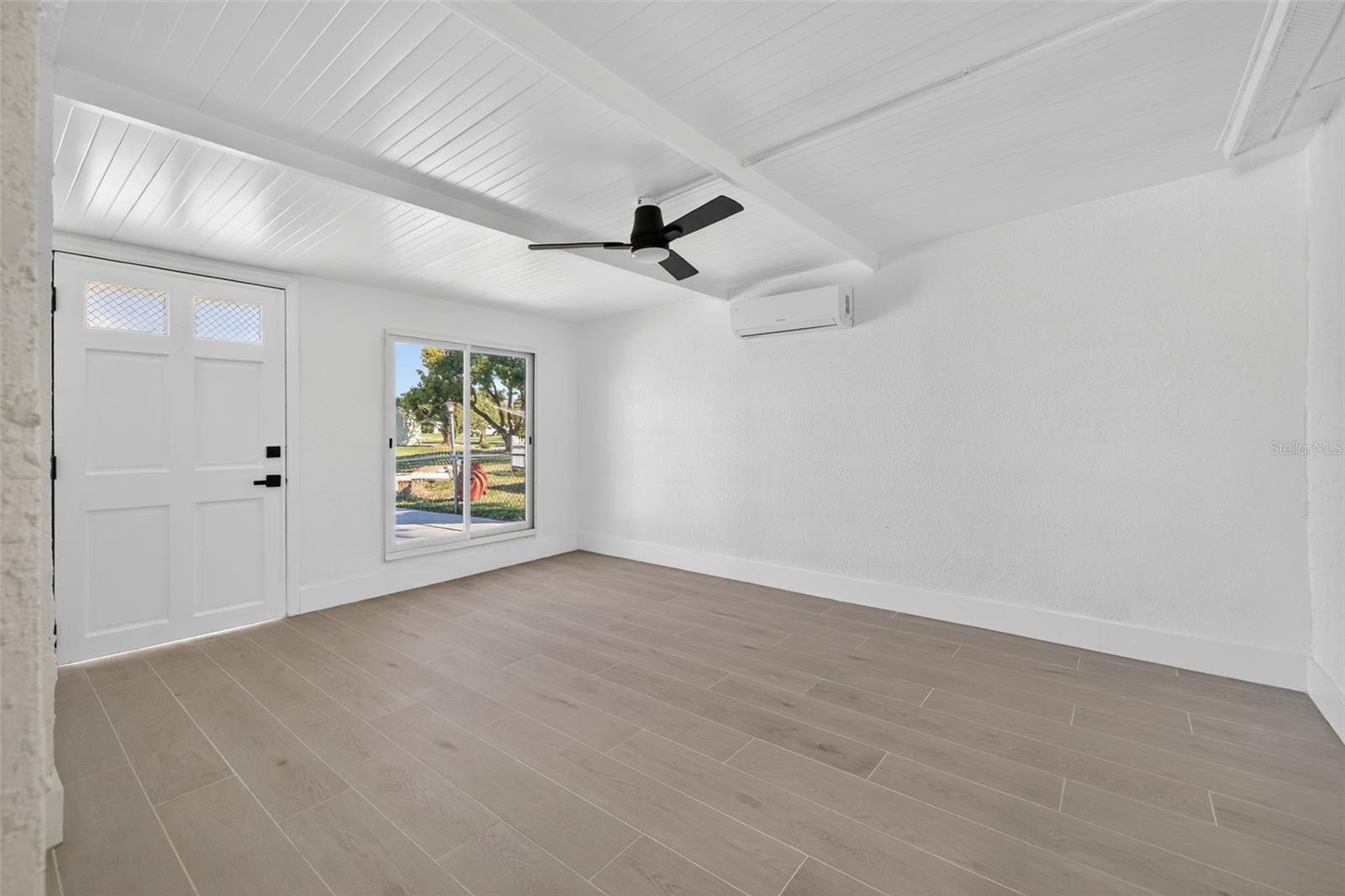 Listing photo id 23 for 12734 2nd Isle