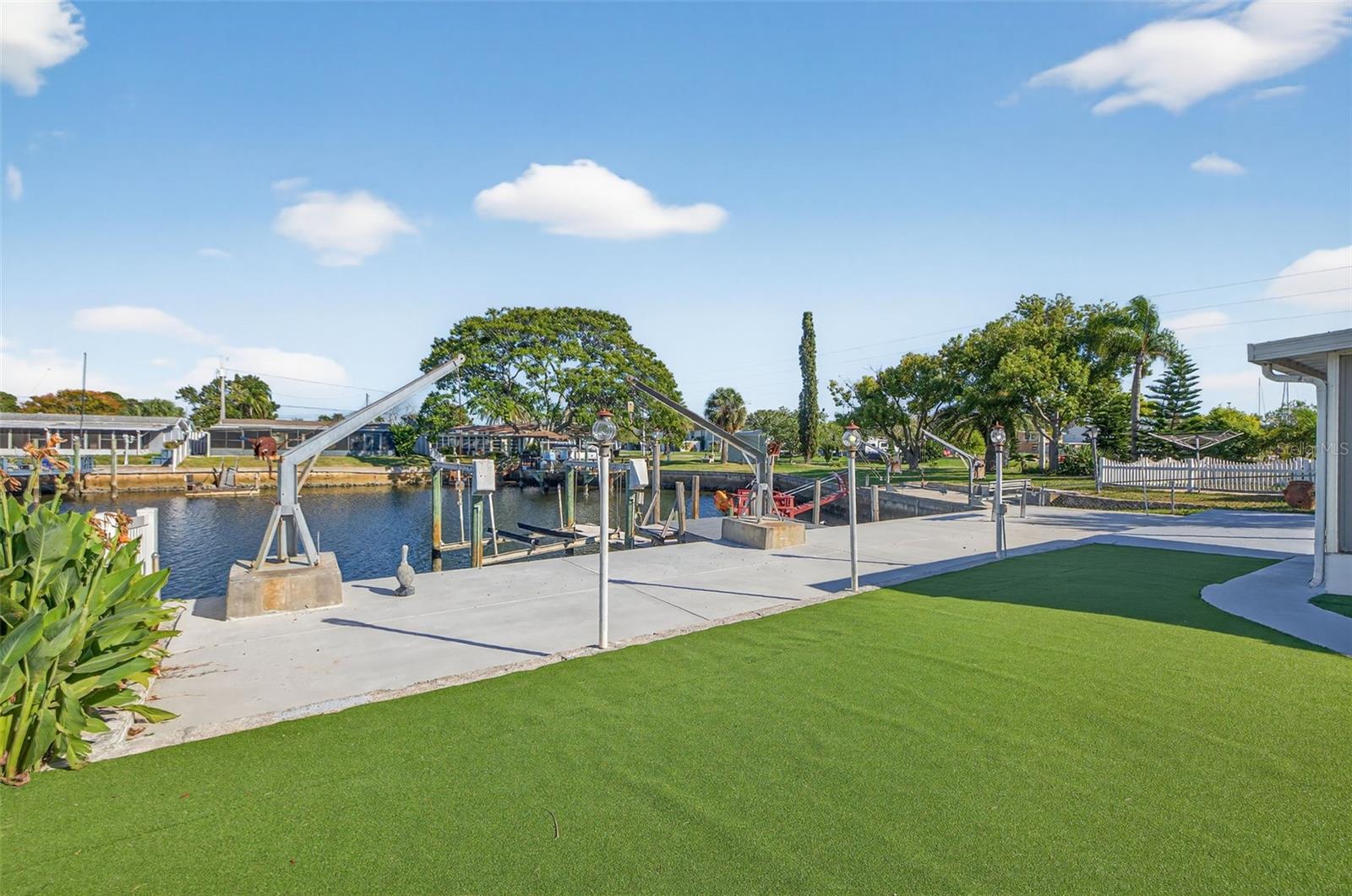 Listing photo id 25 for 12734 2nd Isle