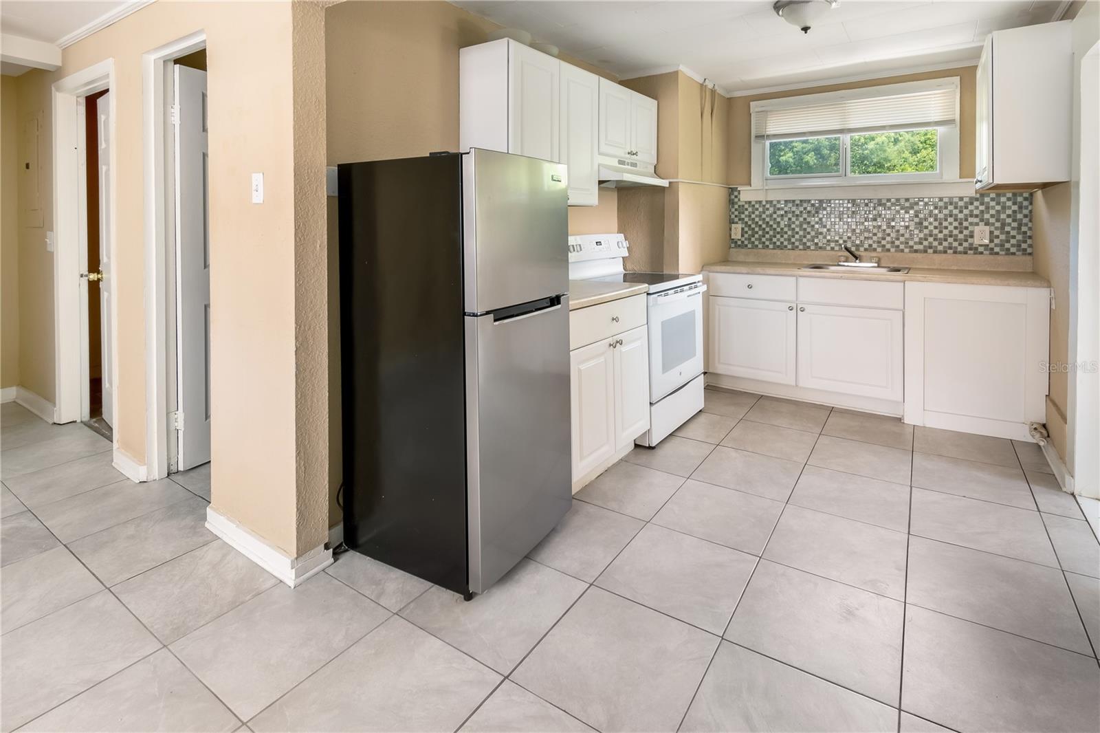 Image 10 of 17 For 418 Amelia Avenue C