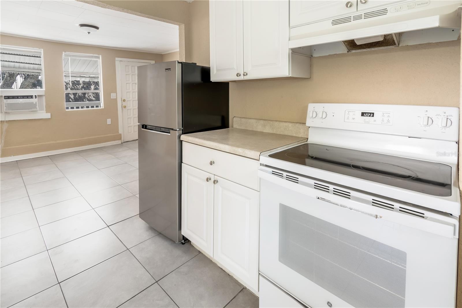 Image 11 of 17 For 418 Amelia Avenue C