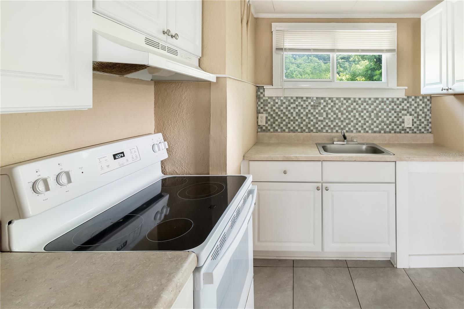 Image 12 of 17 For 418 Amelia Avenue C