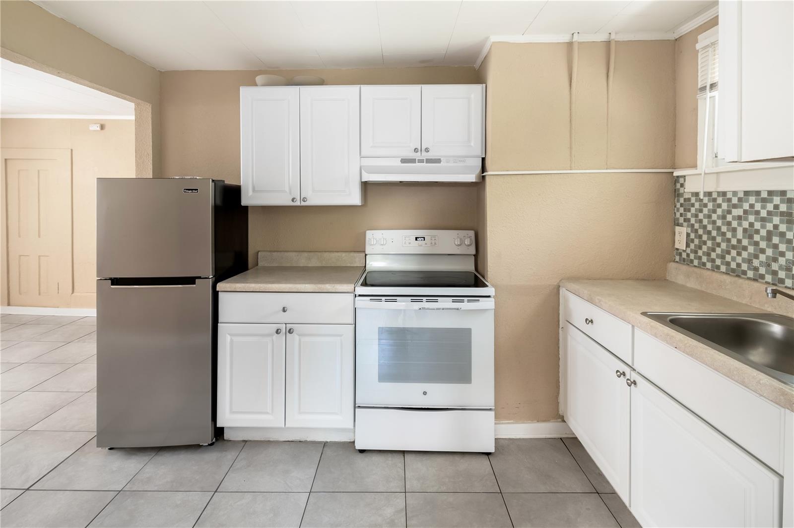 Image 13 of 17 For 418 Amelia Avenue C