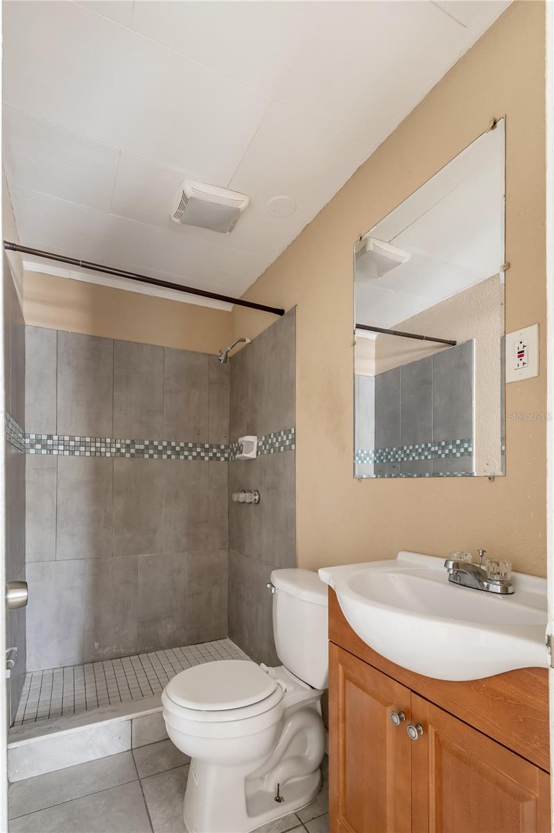 Image 16 of 17 For 418 Amelia Avenue C