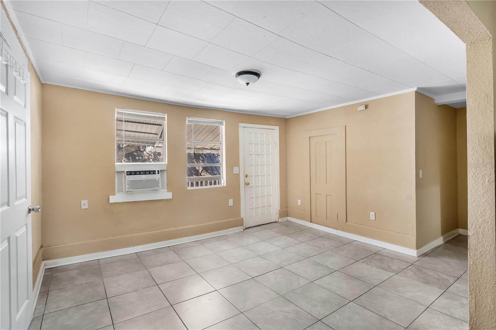 Image 4 of 17 For 418 Amelia Avenue C