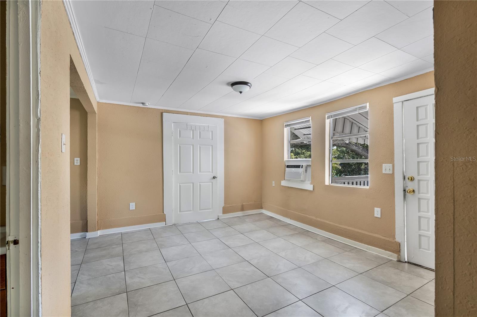 Image 5 of 17 For 418 Amelia Avenue C