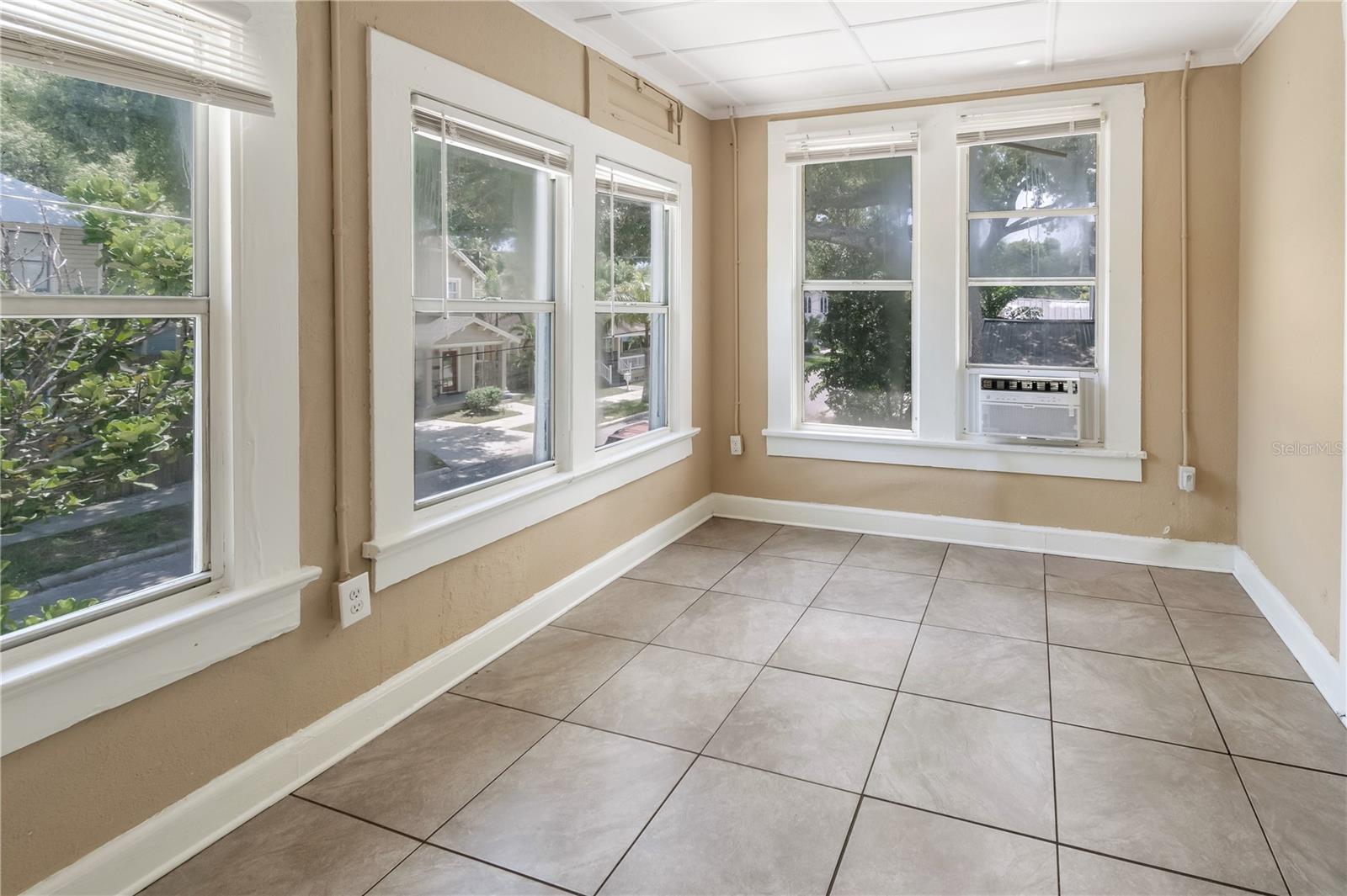 Image 9 of 17 For 418 Amelia Avenue C