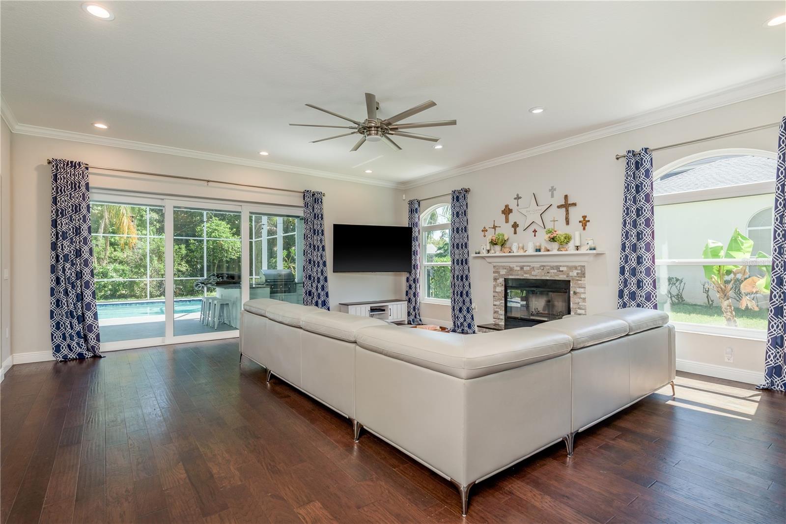 Image 13 of 57 For 4010 Executive Drive