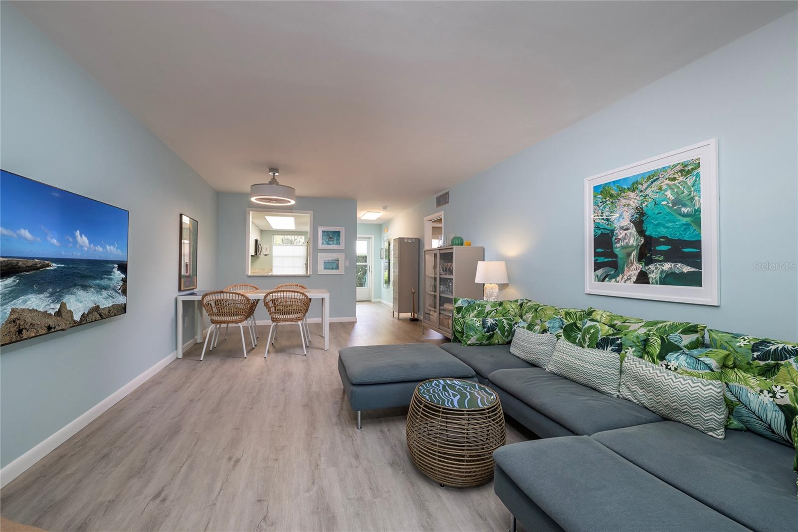 Image 4 of 32 For 200 Glennes Lane 111