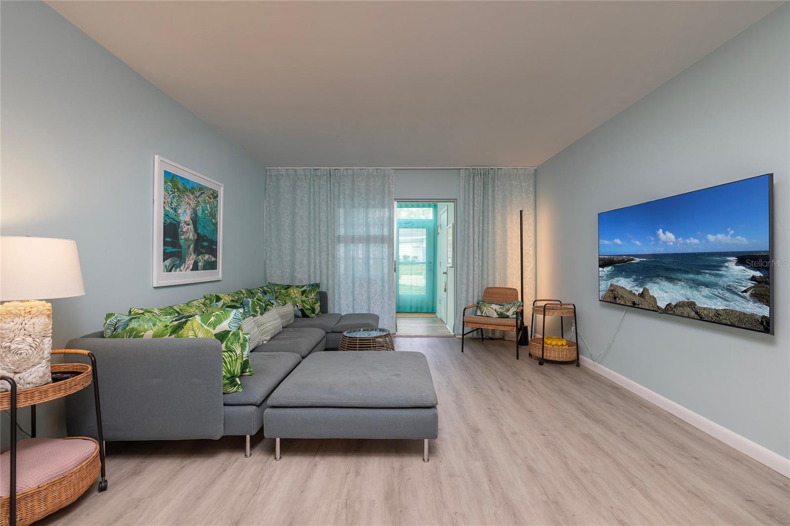 Image 5 of 32 For 200 Glennes Lane 111