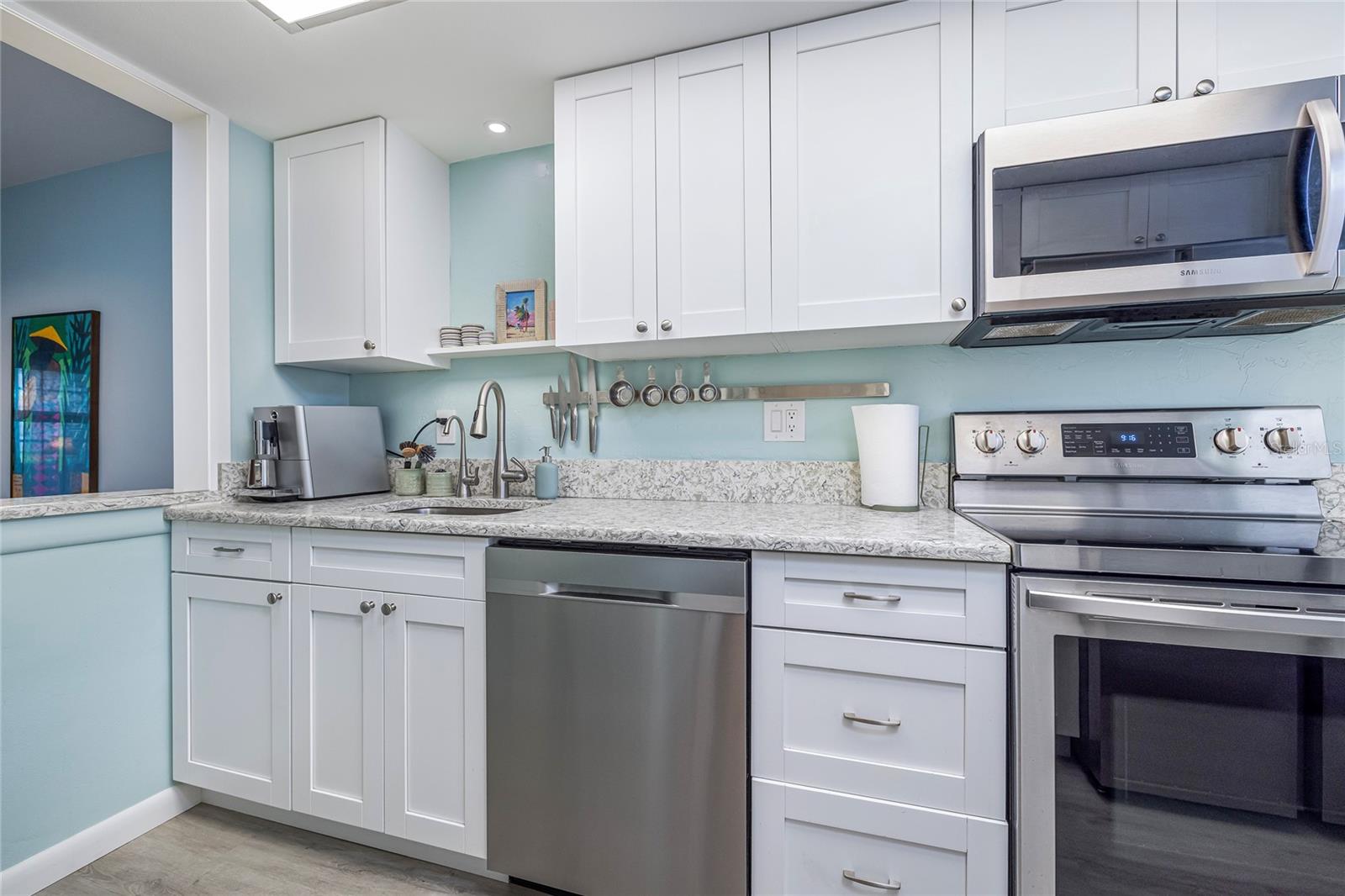 Image 7 of 32 For 200 Glennes Lane 111