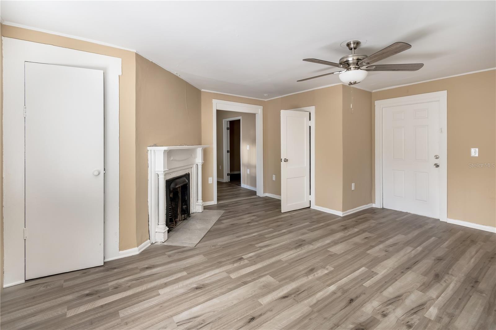 Image 12 of 27 For 418 Amelia Avenue A