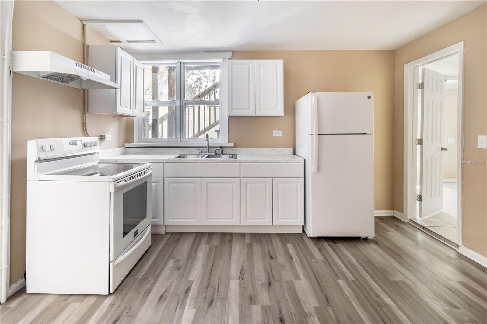 Image 14 of 27 For 418 Amelia Avenue A