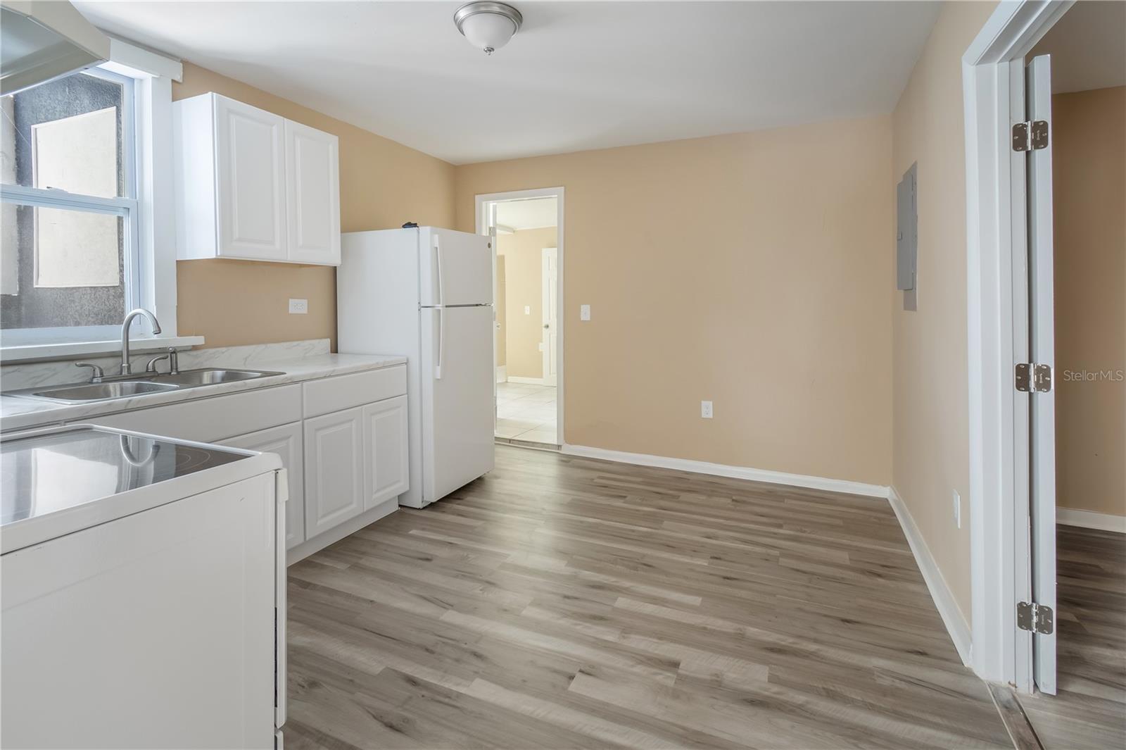 Image 15 of 27 For 418 Amelia Avenue A