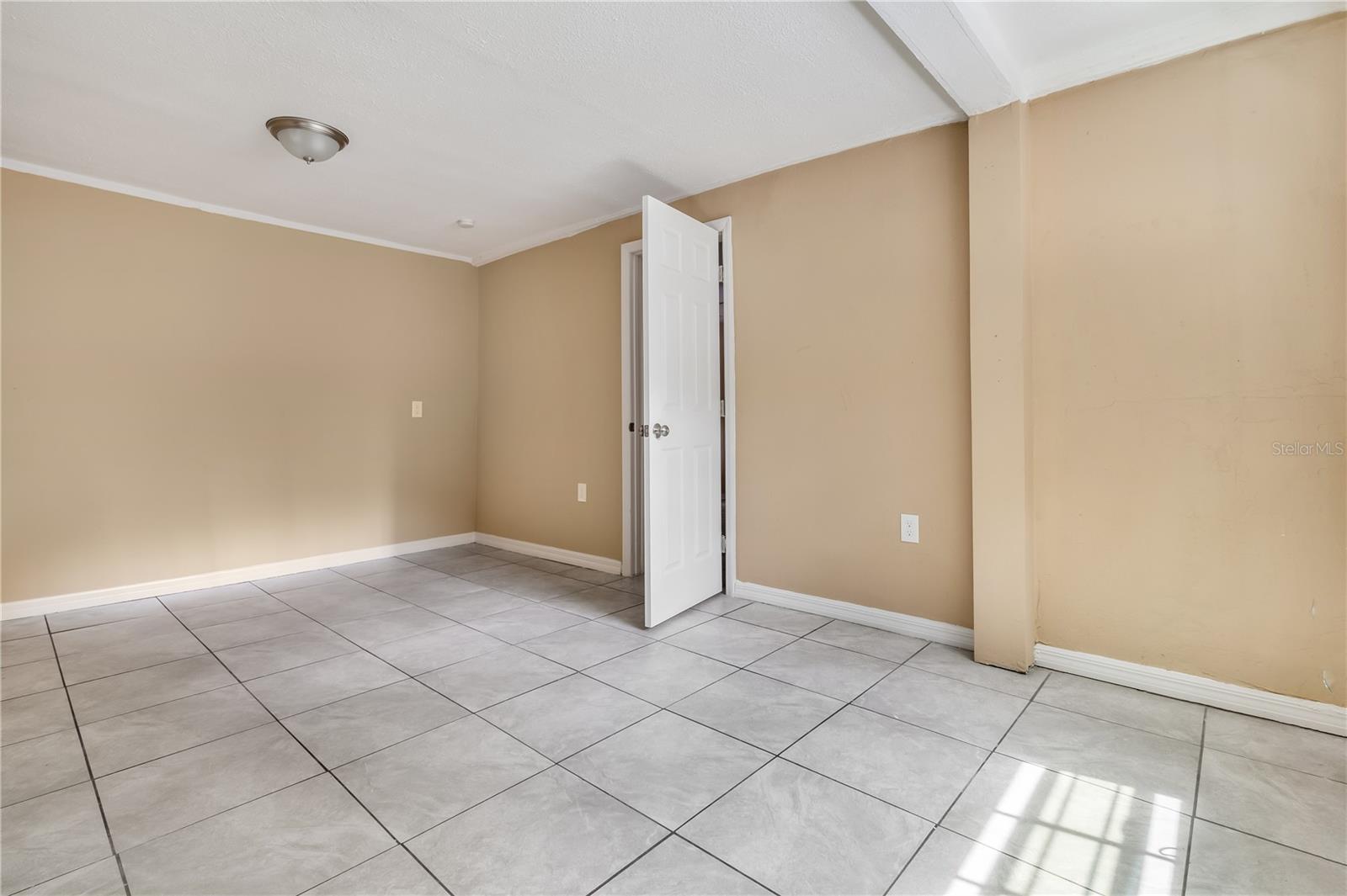 Image 25 of 27 For 418 Amelia Avenue A