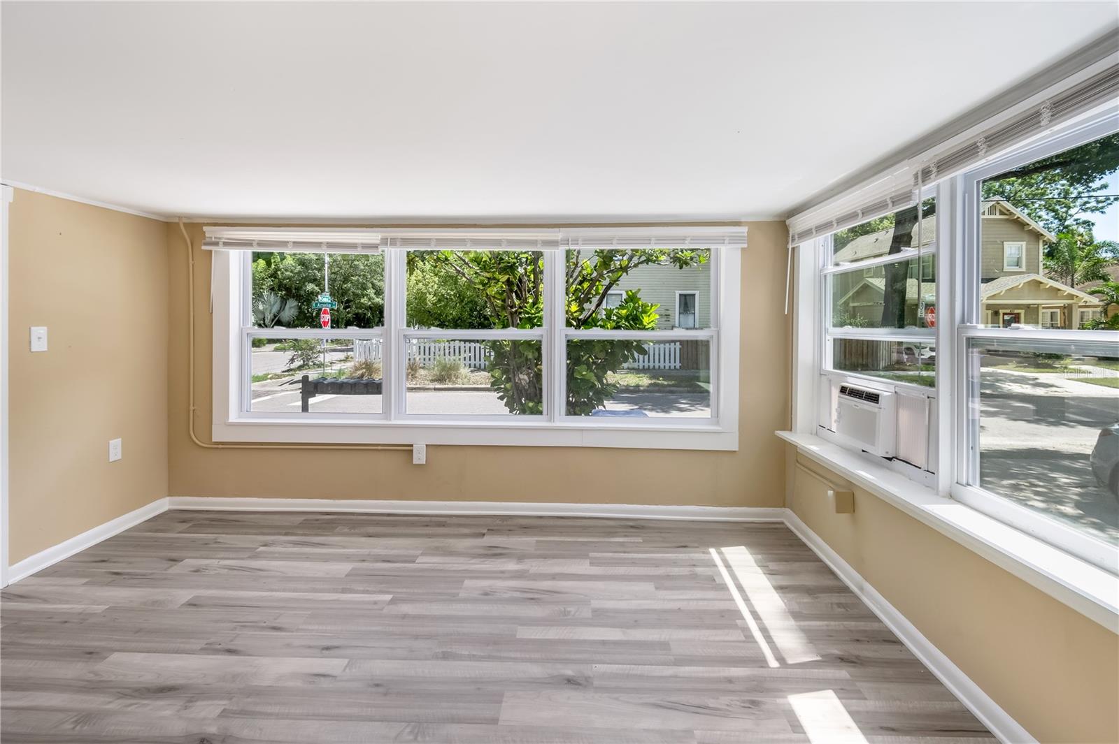 Image 6 of 27 For 418 Amelia Avenue A