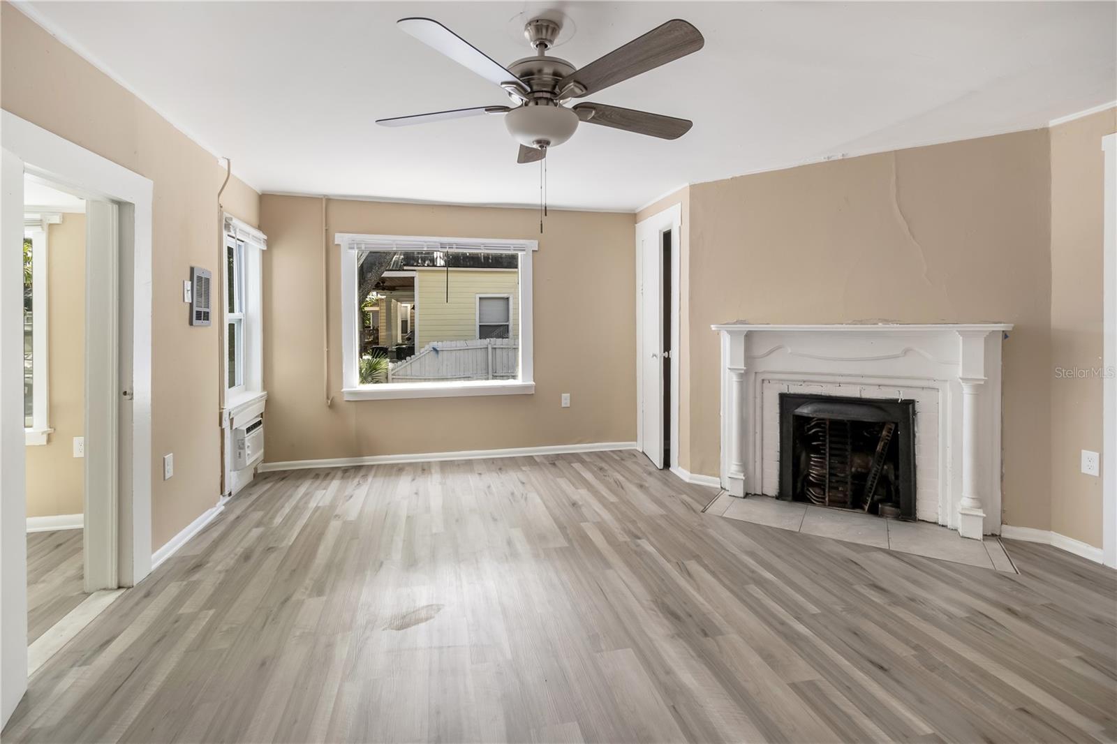 Image 9 of 27 For 418 Amelia Avenue A