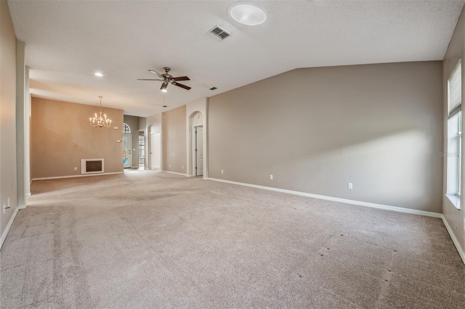 Image 11 of 59 For 920 Villeroy Greens Drive