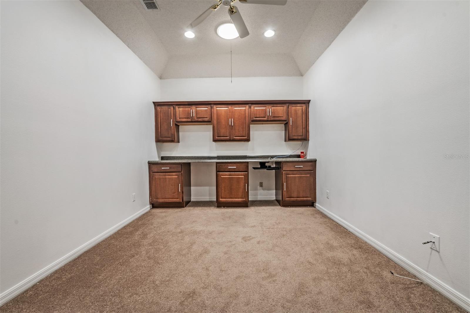 Image 14 of 59 For 920 Villeroy Greens Drive