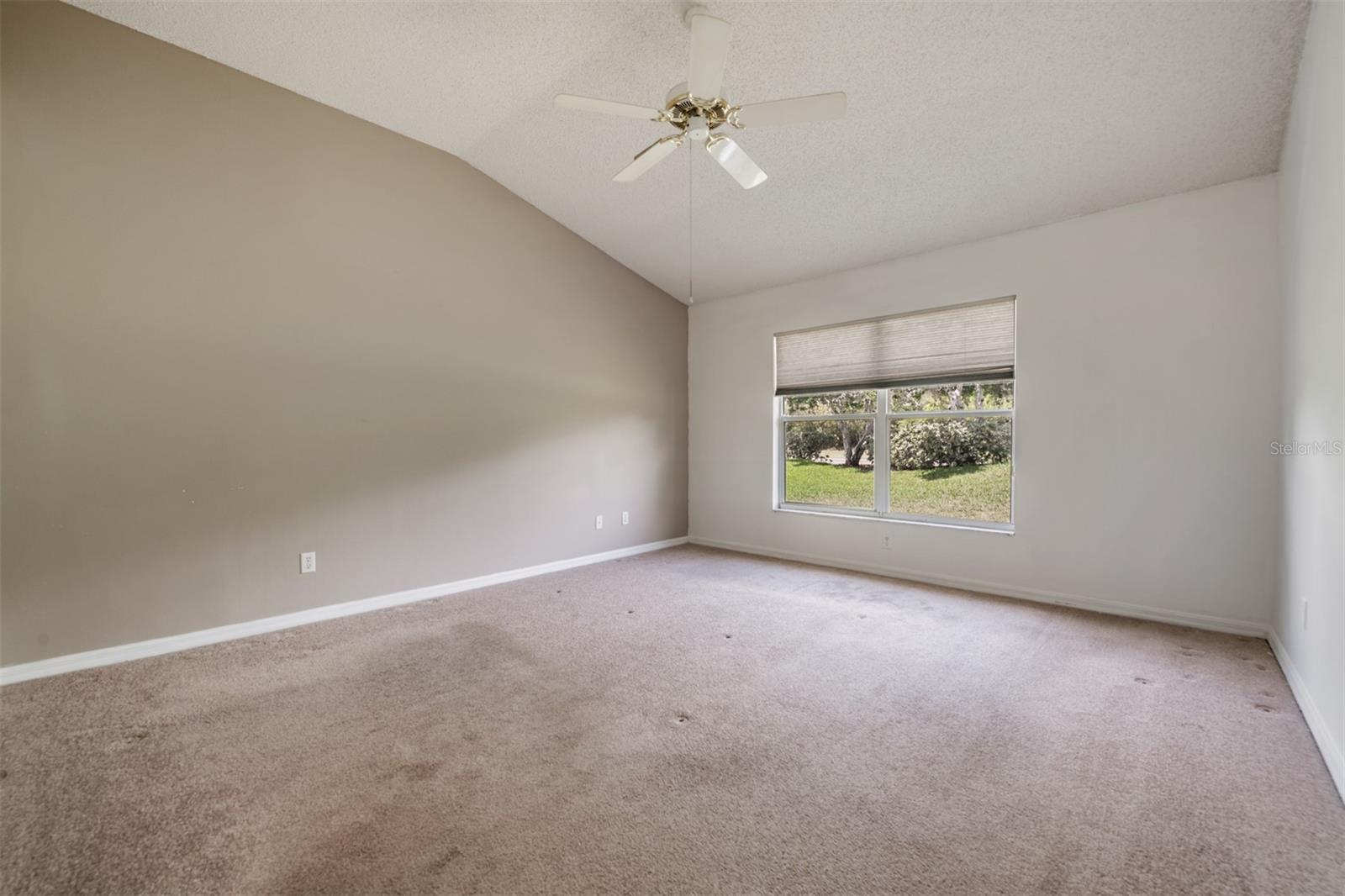 Image 17 of 59 For 920 Villeroy Greens Drive