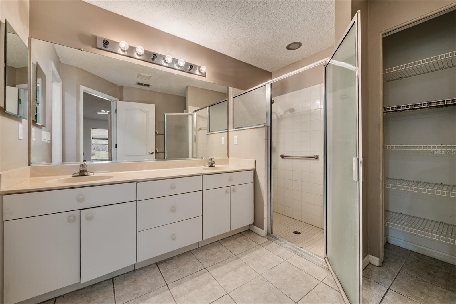 Image 21 of 59 For 920 Villeroy Greens Drive