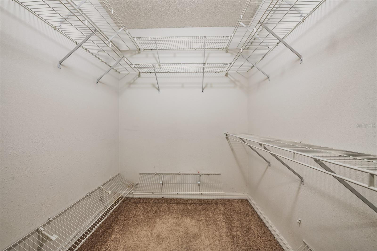 Image 22 of 59 For 920 Villeroy Greens Drive