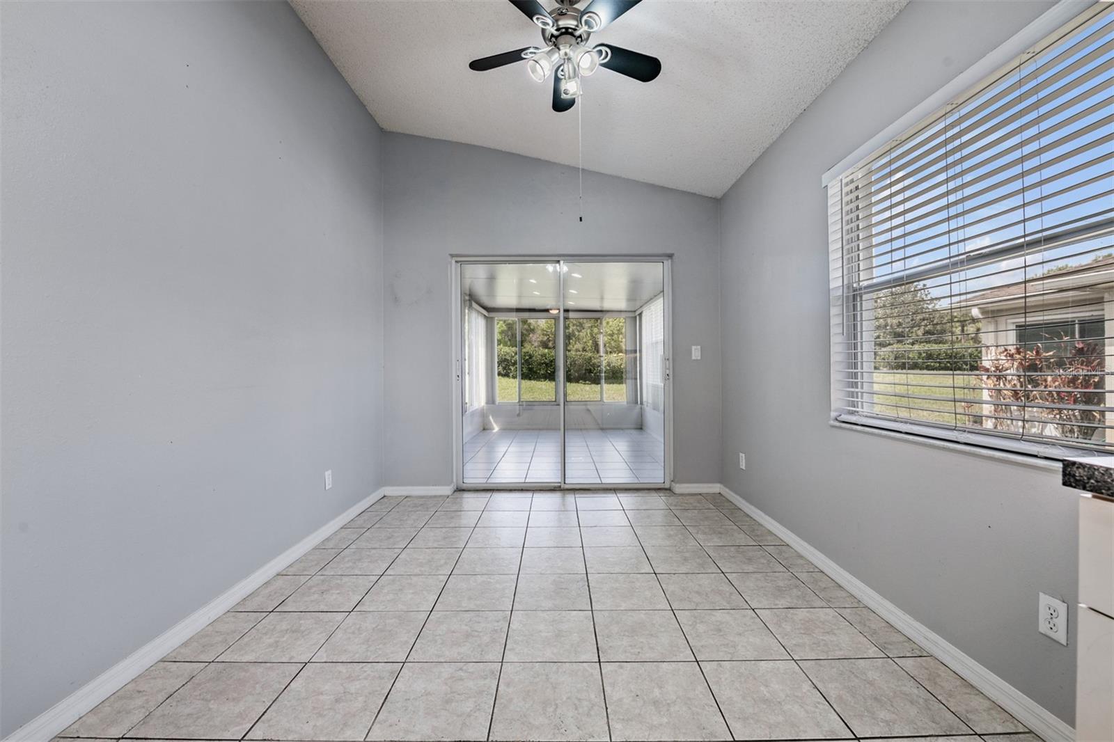 Image 25 of 59 For 920 Villeroy Greens Drive