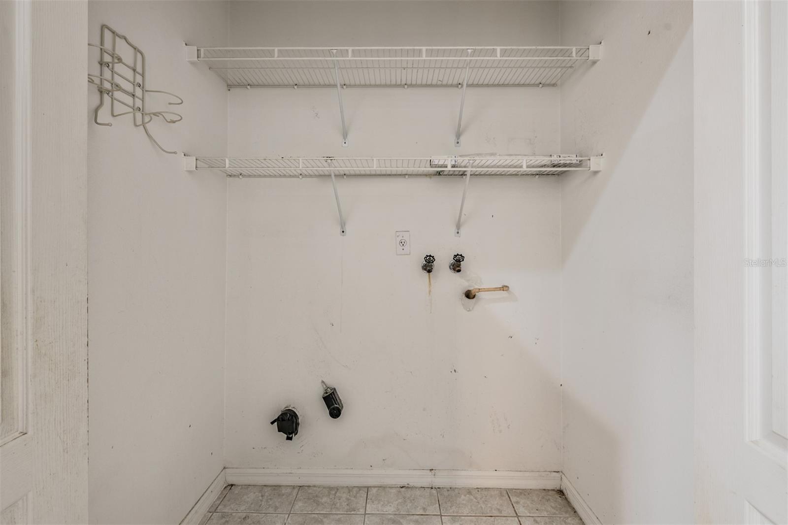 Image 27 of 59 For 920 Villeroy Greens Drive