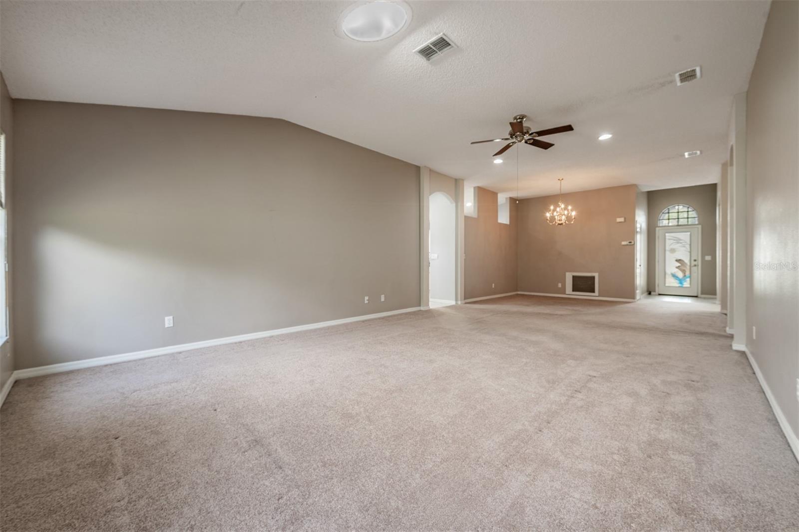 Image 9 of 59 For 920 Villeroy Greens Drive