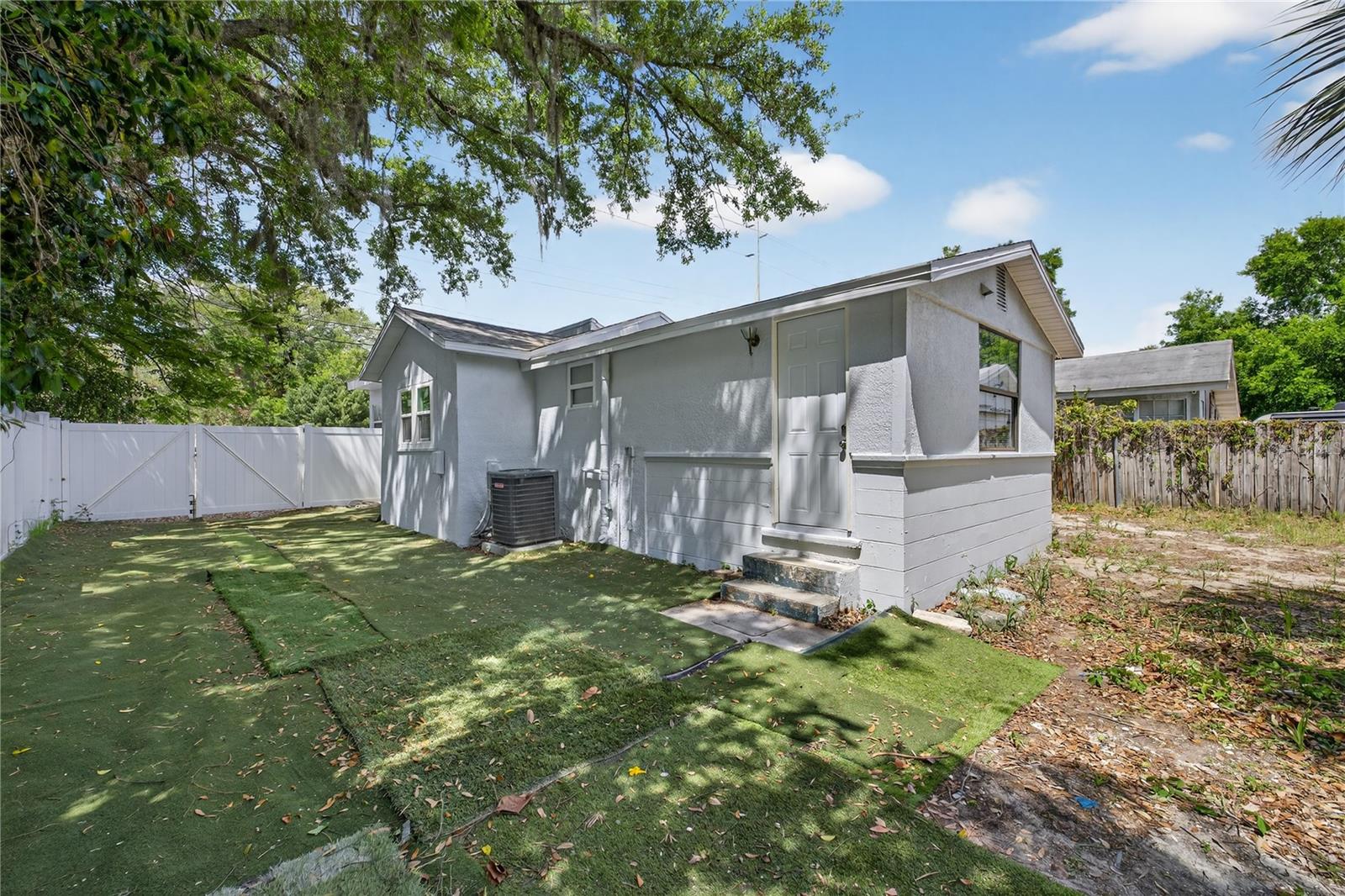 Image 4 of 20 For 8711 Boulevard St