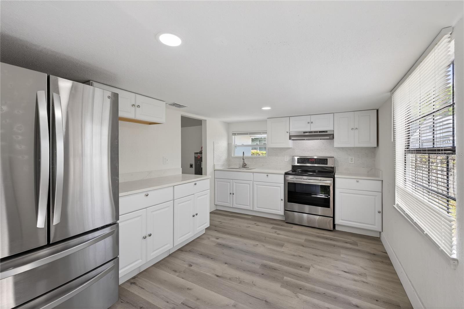 Image 5 of 20 For 8711 Boulevard St