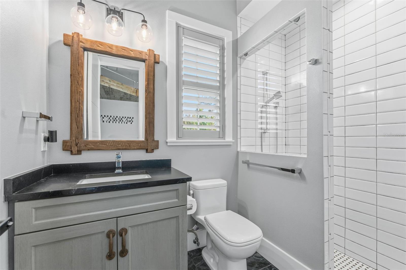 Image 47 of 75 For 17506 Brown Road